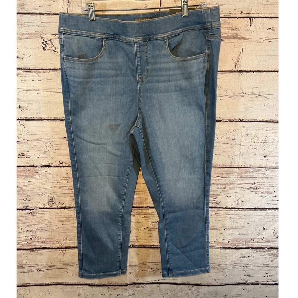 TORRID Lean Jean Pull On Cropped Light Wash-Torrid 1